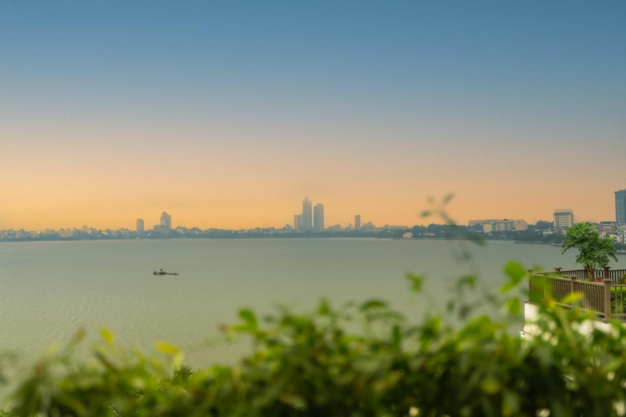T98 Westlake Trich Sai - Tay Ho Center Lake View Studio Ханой Екстериор снимка